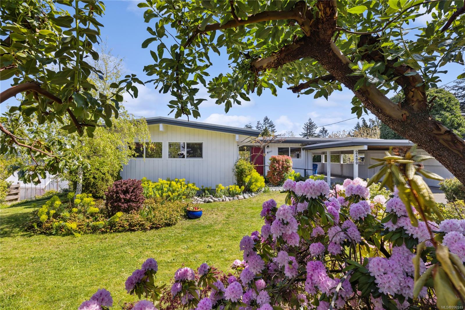 $775,000 - 2480 Glenayr Dr<br>British Columbia, V9S 3R7