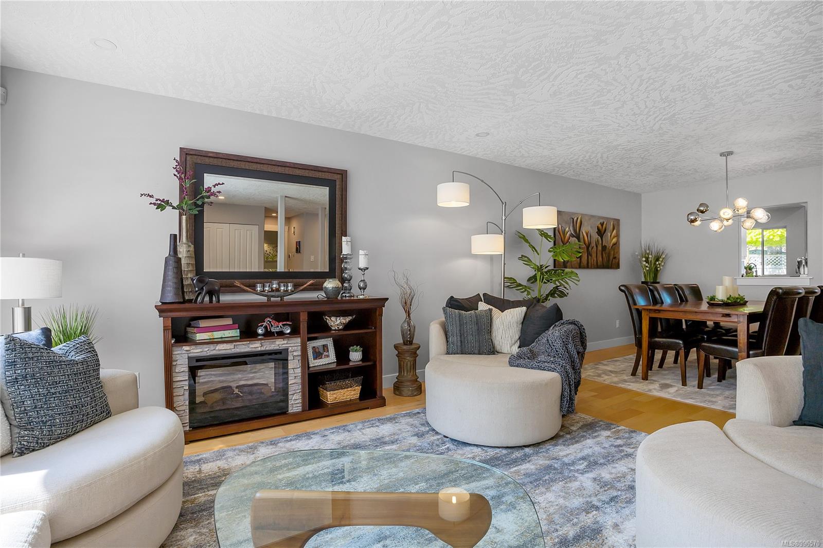 $799,900 - 2005 Mulligan Way<br>British Columbia, V9T 5X9