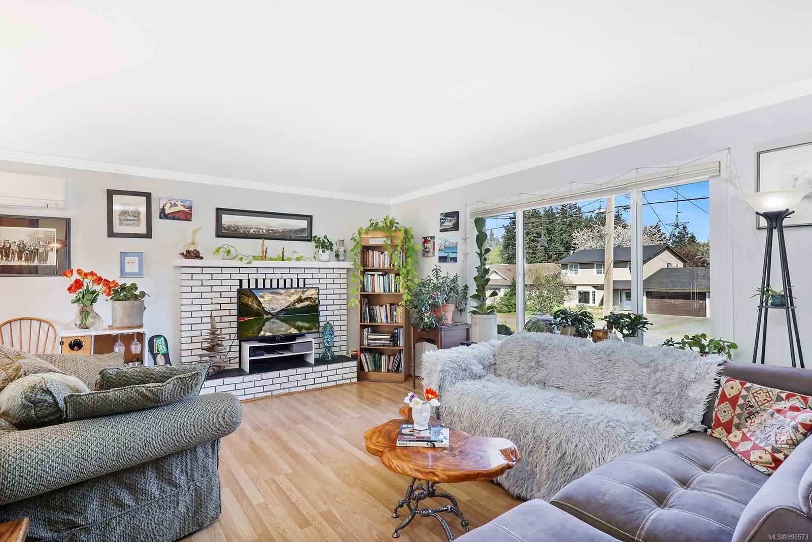 $769,000 - 667 Torrence Rd<br>British Columbia, V9M 3H6