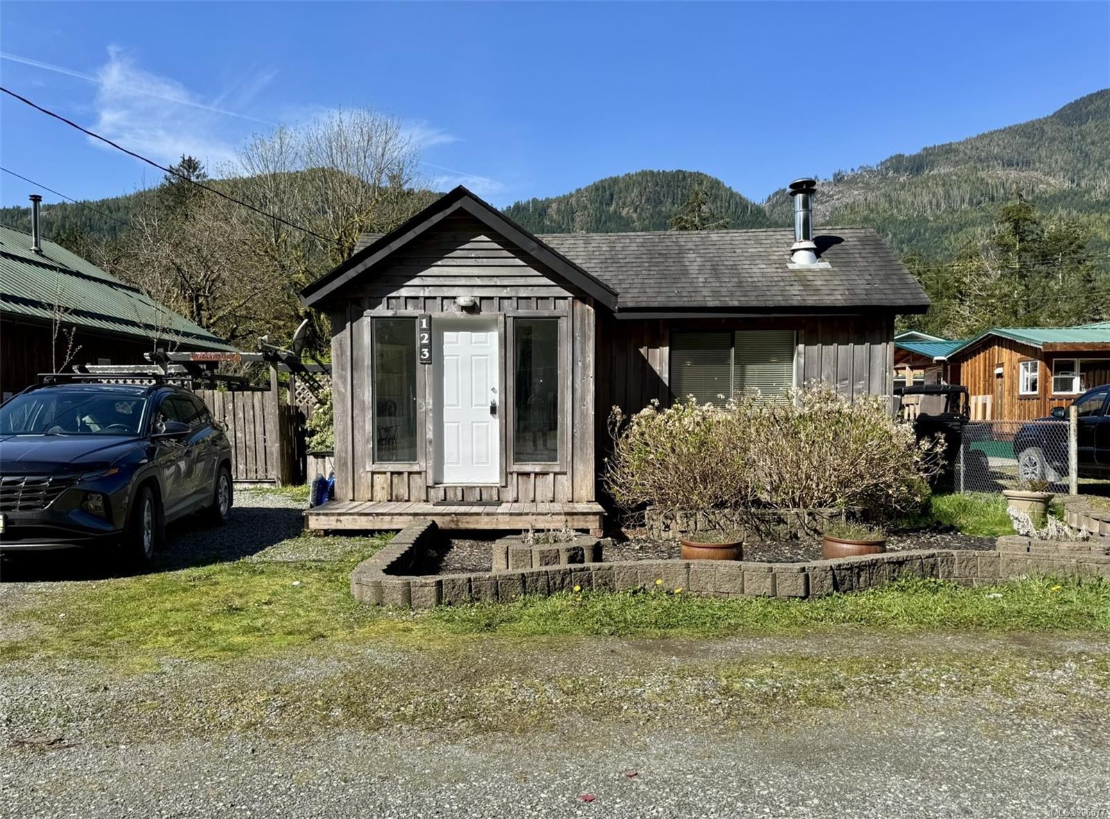 $299,000 - 123 Maquinna Ave<br>British Columbia, V0P 2A0