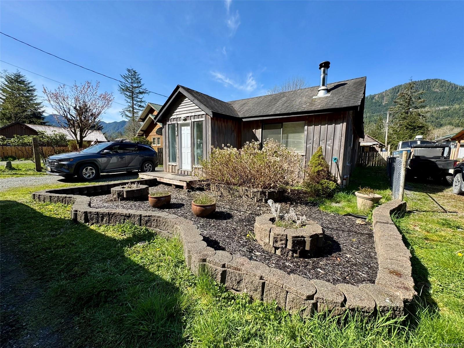 $299,000 - 123 Maquinna Ave<br>British Columbia, V0P 2A0