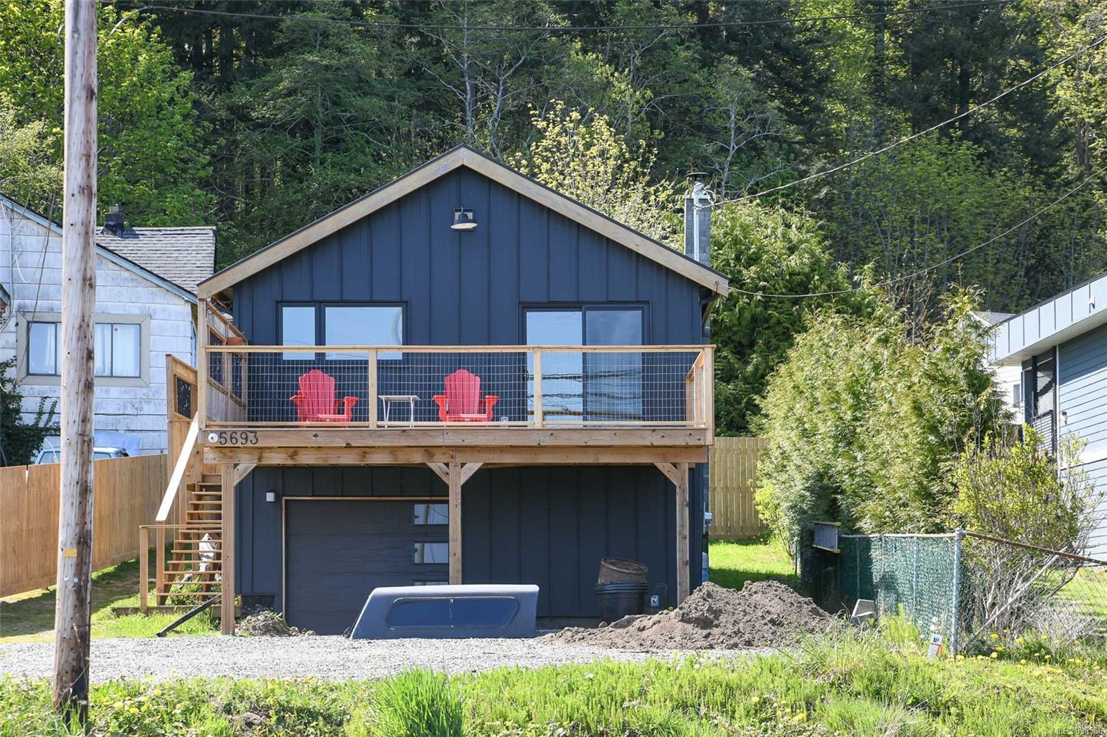 $749,000 - 5693 Island Hwy<br>British Columbia, V0R 3B0