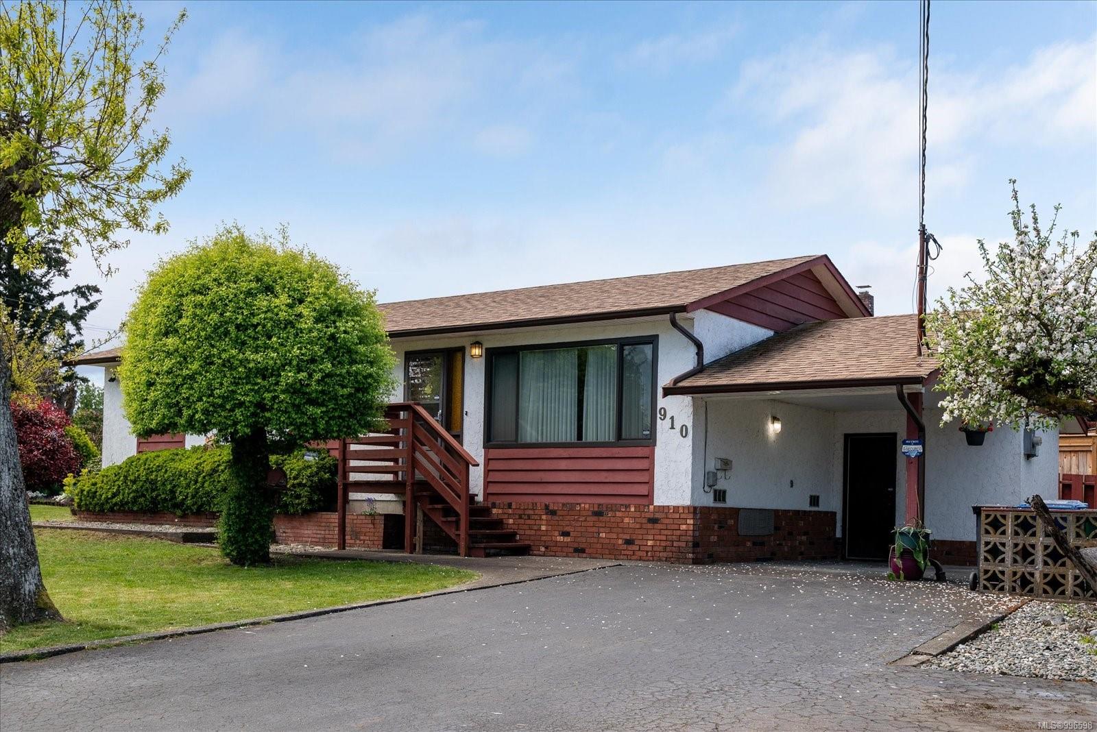 $549,000 - 910 Cadogan St<br>British Columbia, V9S 1V2