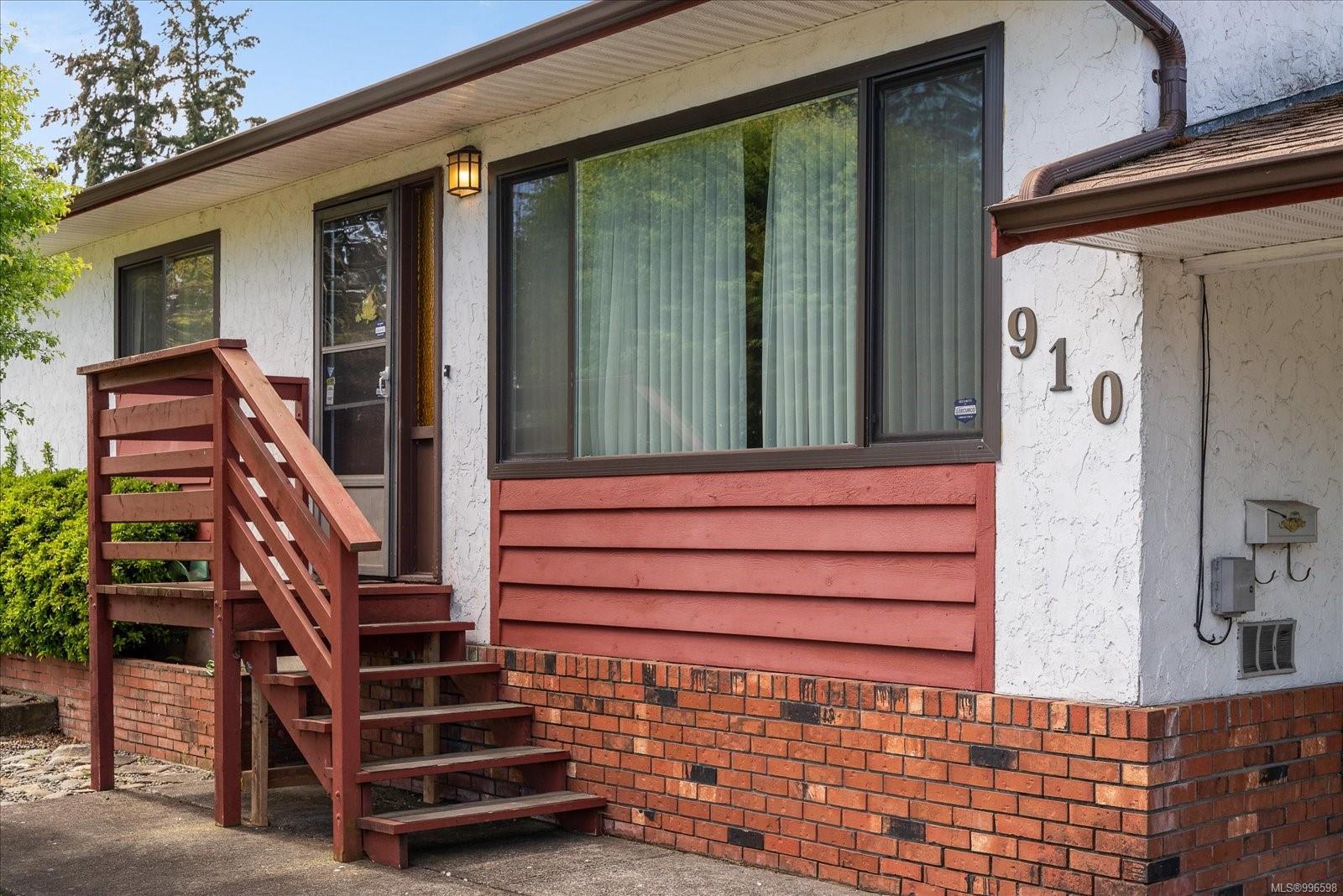 $549,000 - 910 Cadogan St<br>British Columbia, V9S 1V2