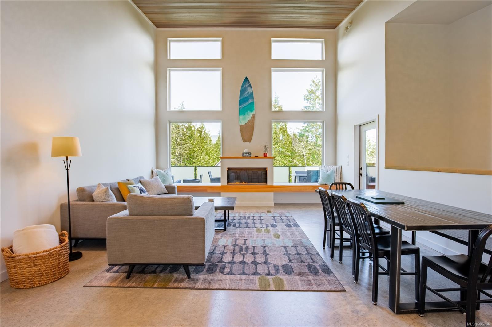 $1,970,000 - 571 Gibson St<br>Tofino, British Columbia, V0R 2Z0