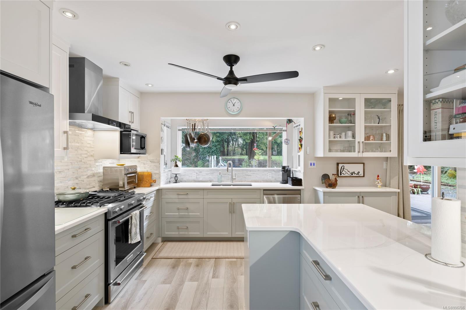 $989,000 - 1592 Beaver Creek Wharf Rd<br>British Columbia, V9P 9C4