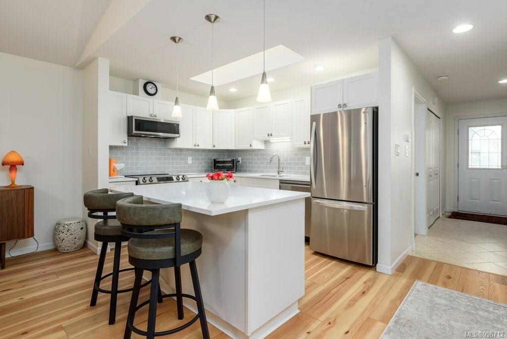 $714,000 - 1919 St. Andrews Pl<br>British Columbia, V9N 9J4