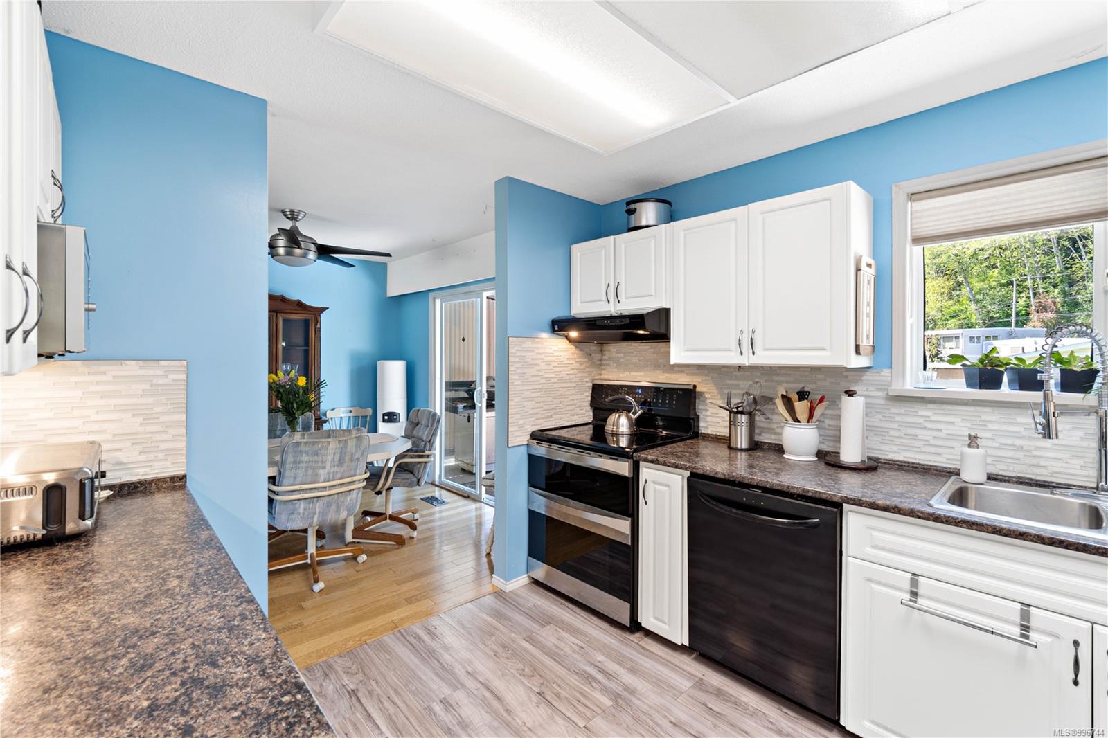 $739,000 - 707 Howard Ave<br>British Columbia, V9R 3S9