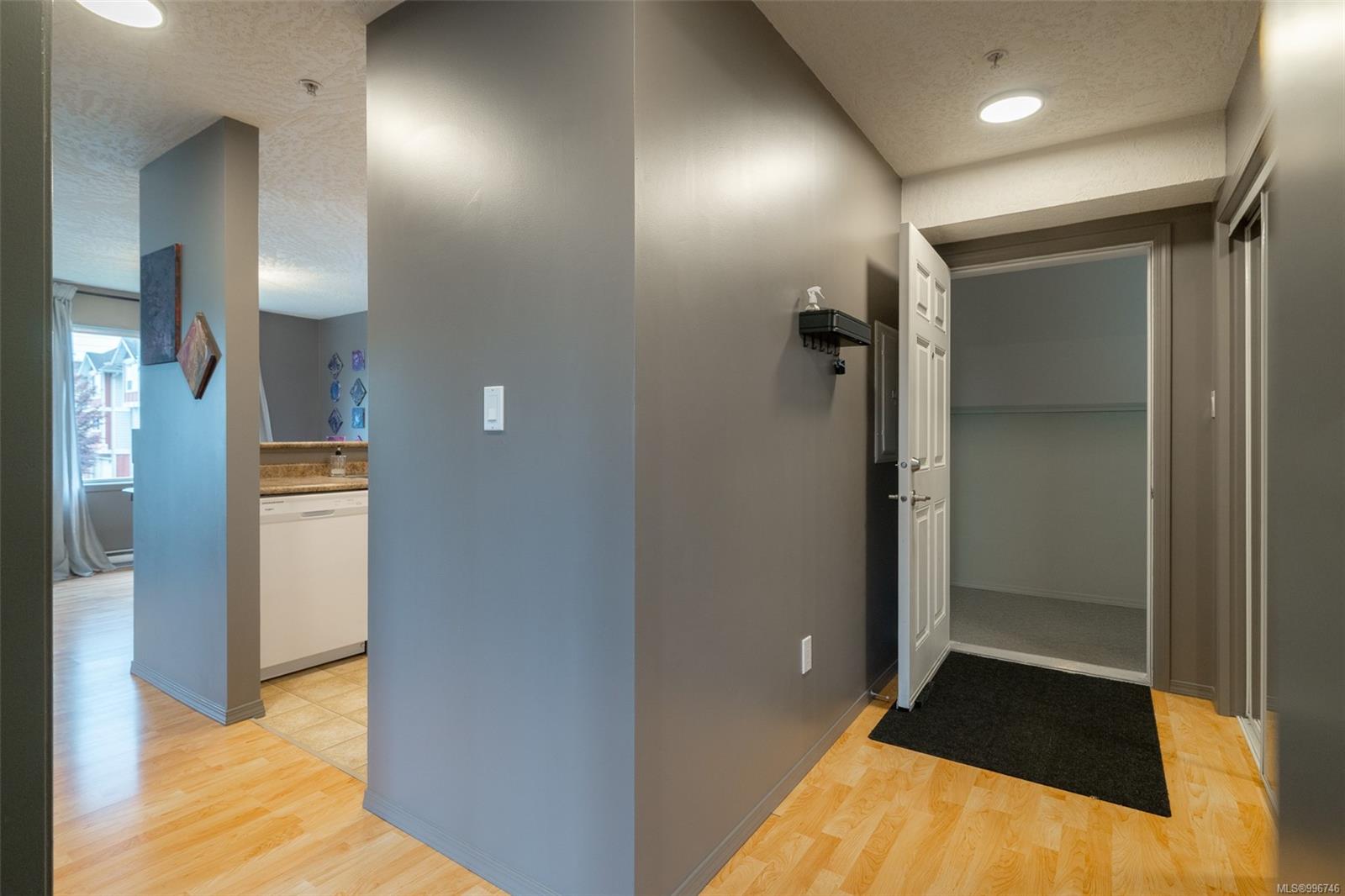 $329,000 - 8 White St<br>British Columbia, V9G 1B8