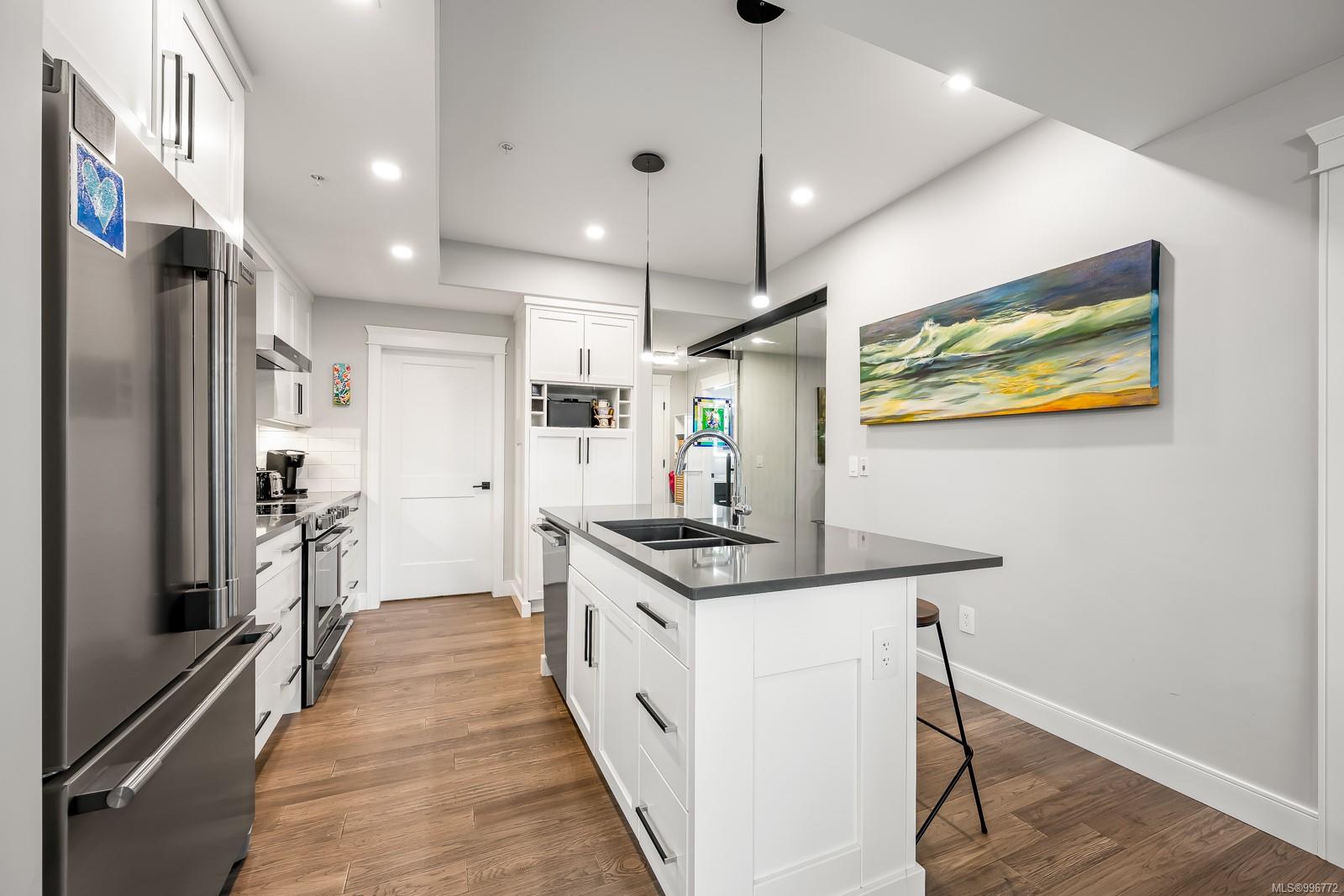 $789,900 - 1700 Balmoral Ave<br>British Columbia, V9M 2N1