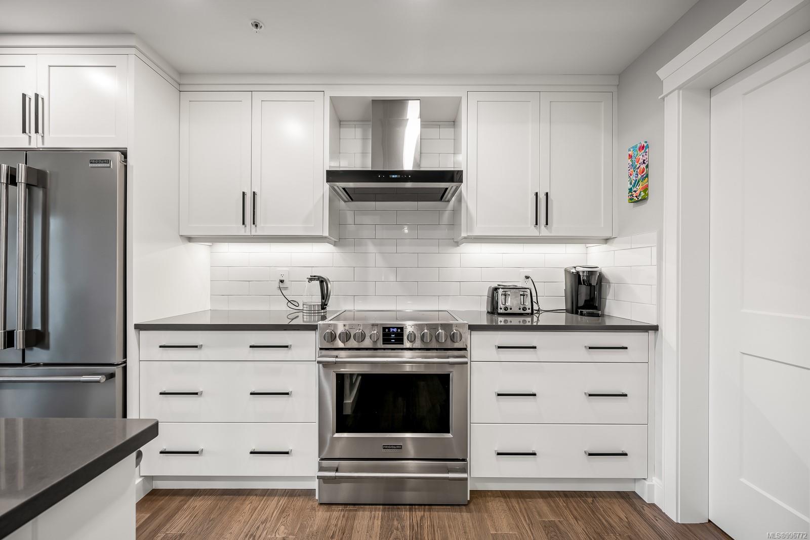 $789,900 - 1700 Balmoral Ave<br>British Columbia, V9M 2N1