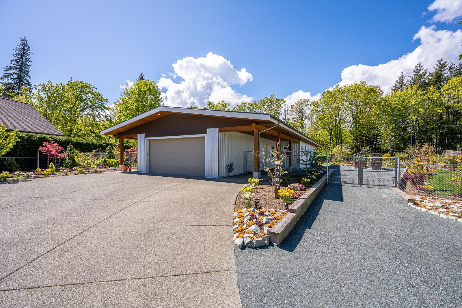 $1,699,000 - 3767 Maple Lane<br>British Columbia, V0R 2V0