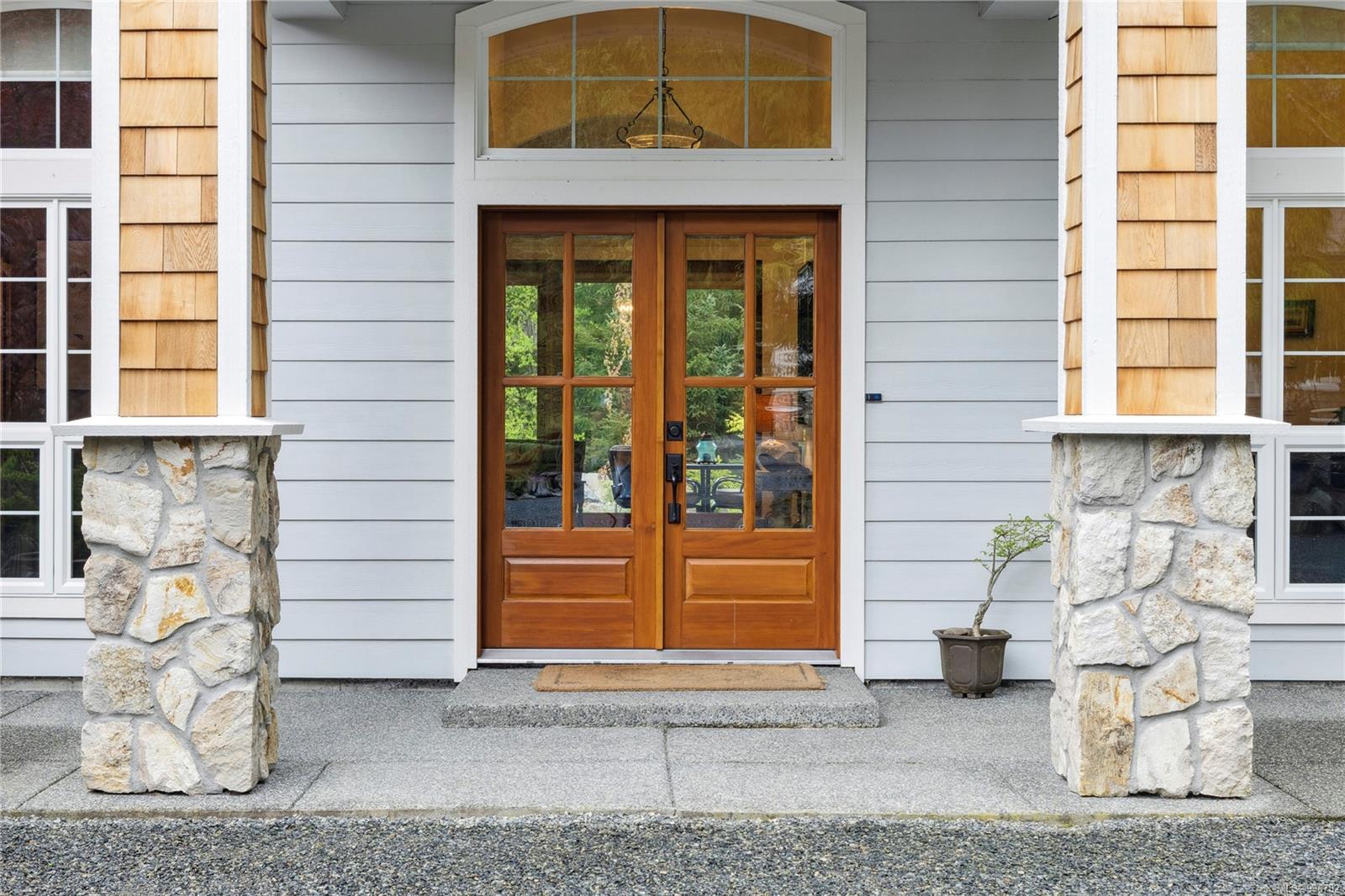 $2,500,000 - 7190 Hase Pl<br>British Columbia, V0R 2H0