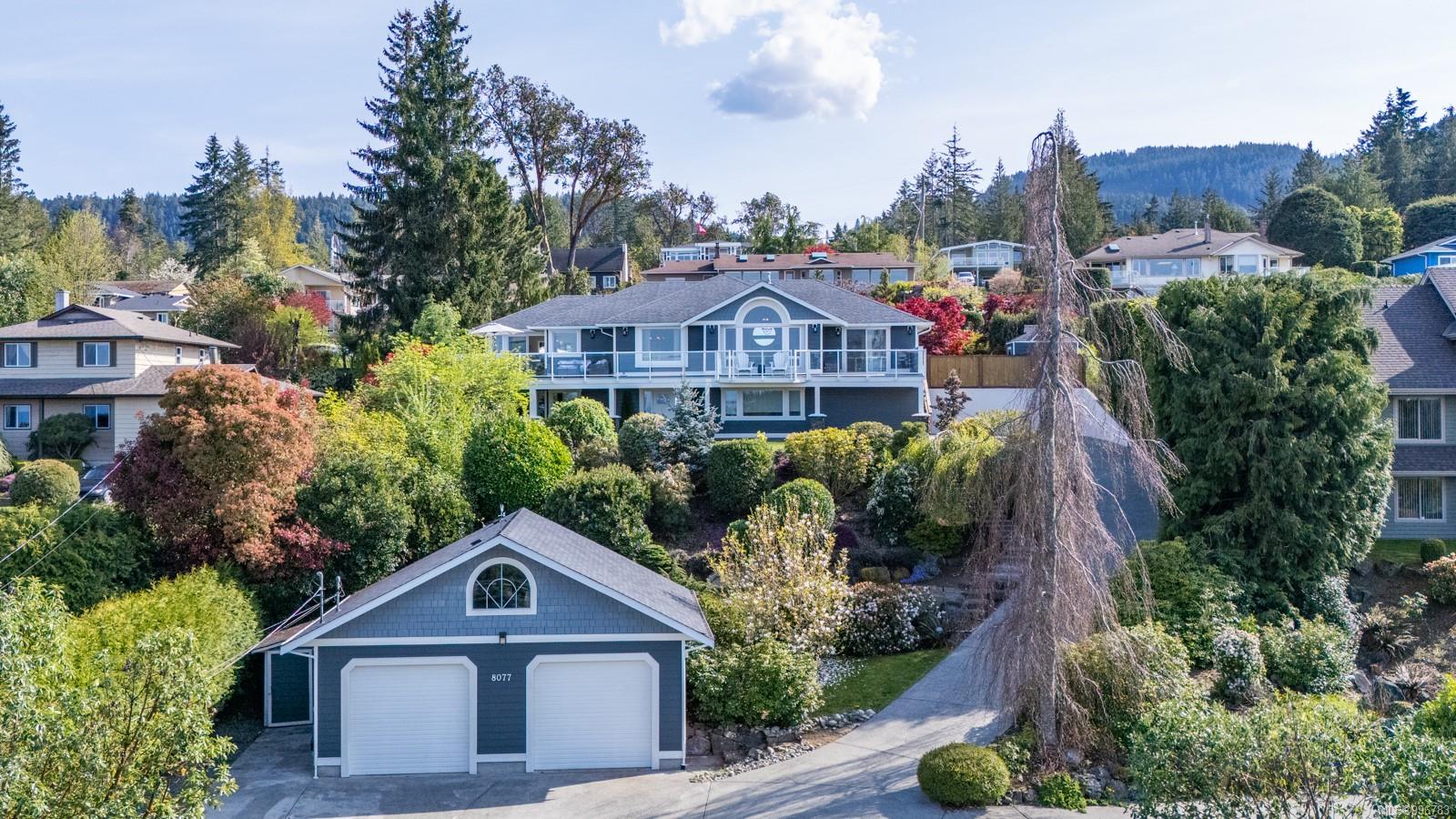 $1,828,000 - 8077 Northwind Dr<br>British Columbia, V0R 2H0