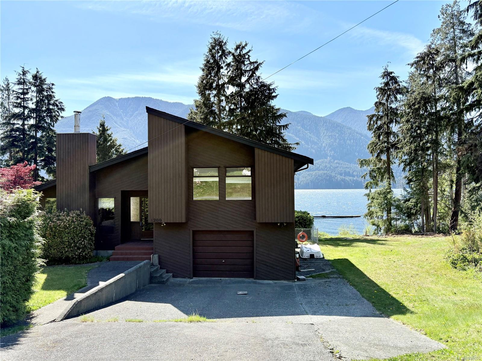 $579,900 - 1200 Marine Dr<br>British Columbia, V0N 2N0