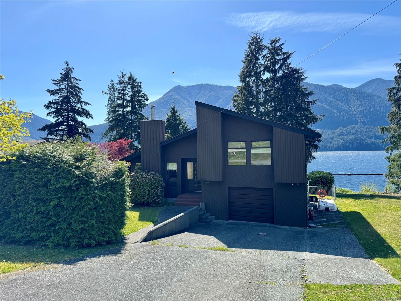 $579,900 - 1200 Marine Dr<br>British Columbia, V0N 2N0