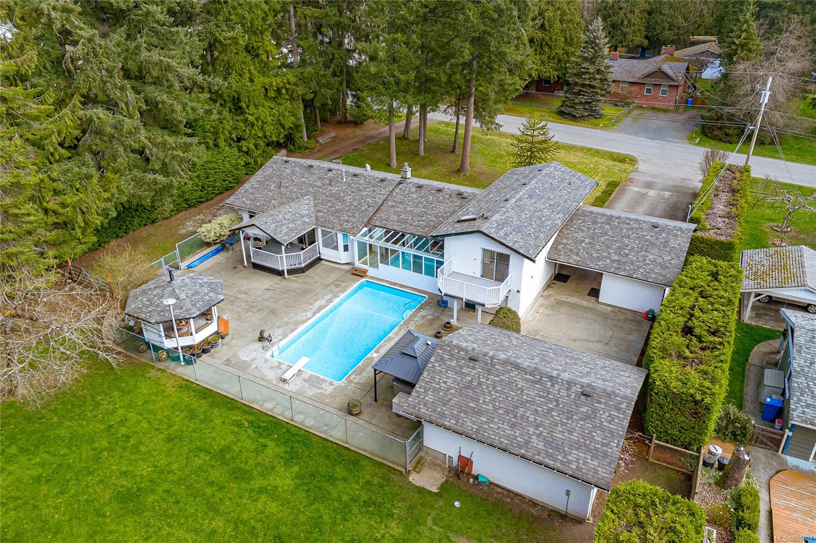$1,295,000 - 1023 Cowerd Rd<br>British Columbia, V8H 0G9