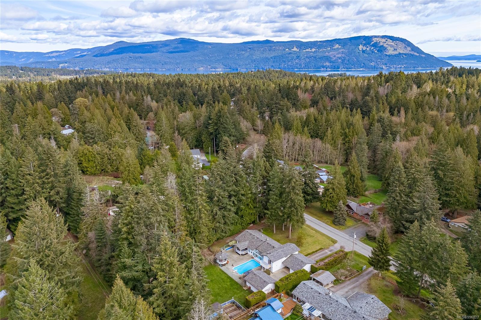 $1,295,000 - 1023 Cowerd Rd<br>British Columbia, V8H 0G9