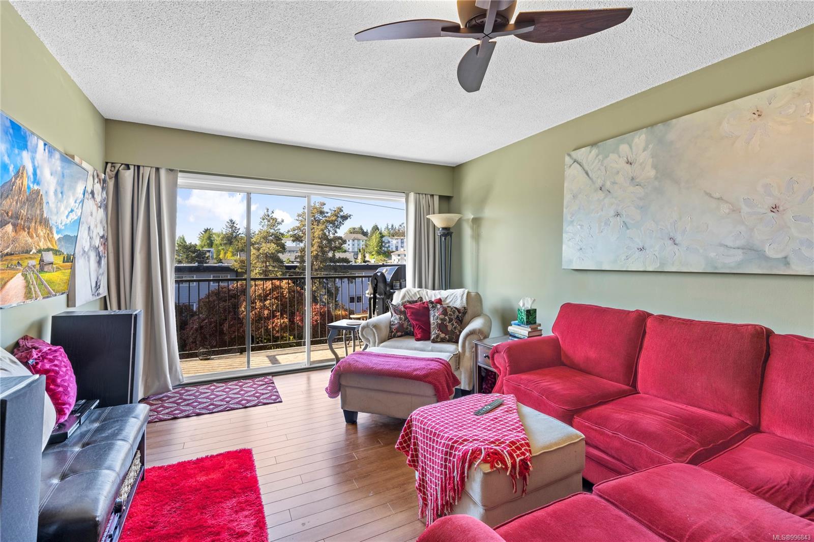$289,900 - 1630 Crescent View Dr<br>British Columbia, V9S 2N5