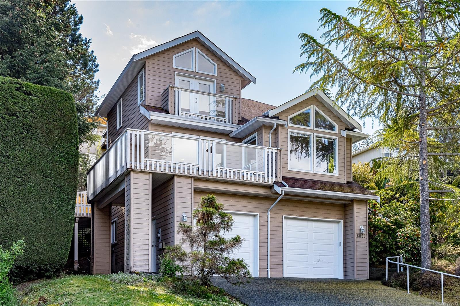 $765,000 - 6060 Chippewa Rd<br>British Columbia, V9L 5P5