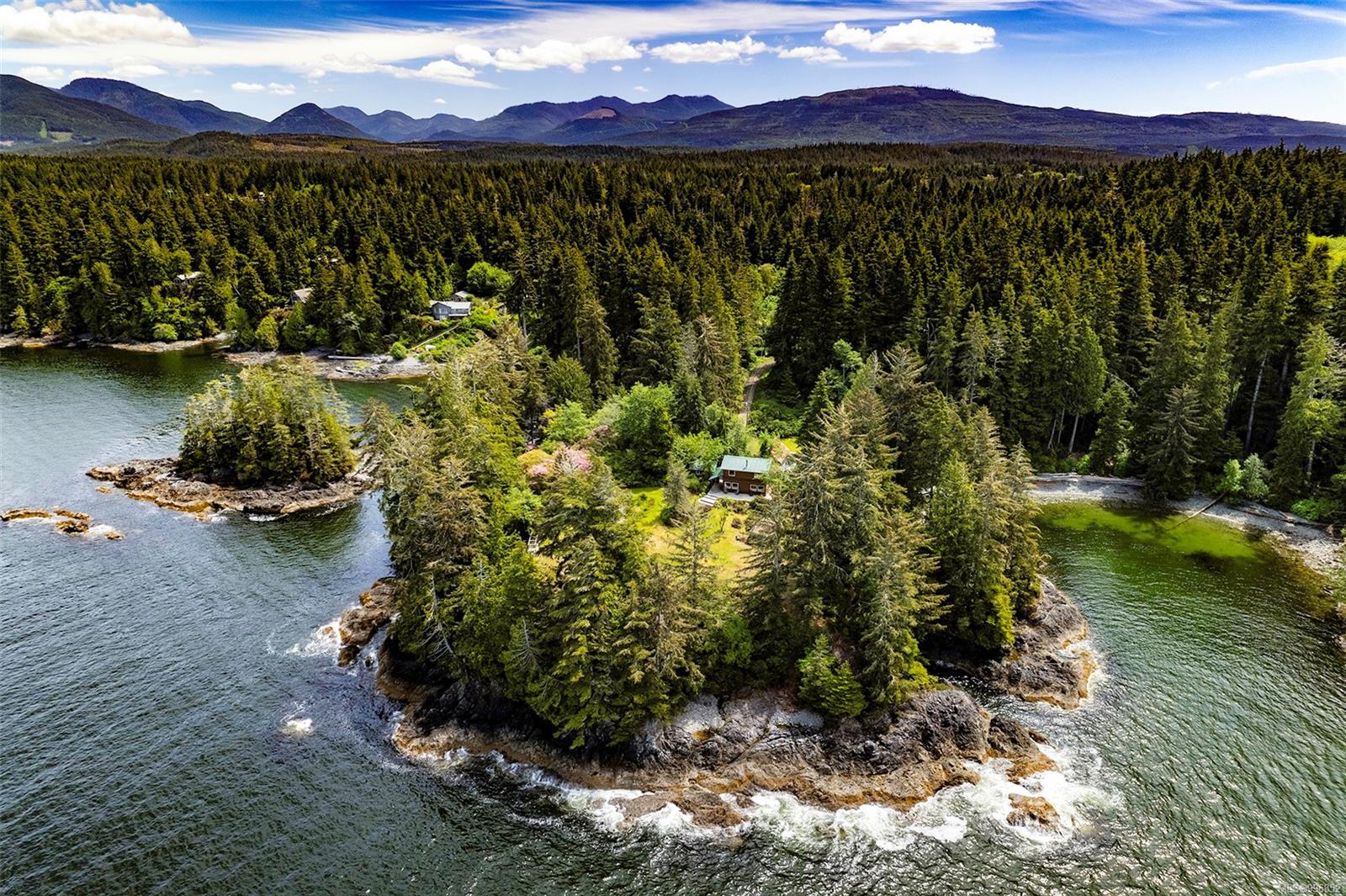 $1,999,000 - 100 Mathers Lane<br>Bamfield, British Columbia, V0R 1B0