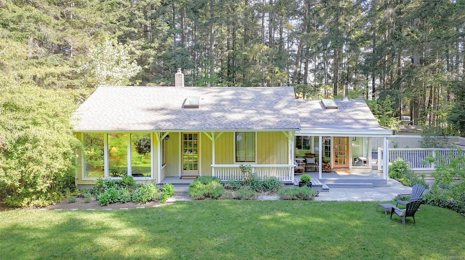$799,000 - 1560 Violet Cres<br>British Columbia, V0R 1X5