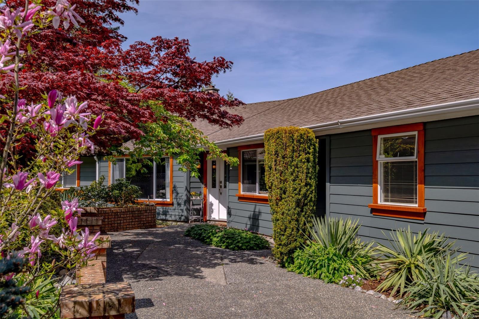 $1,895,000 - 6861 Wayne Pl<br>British Columbia, V0R 2H0