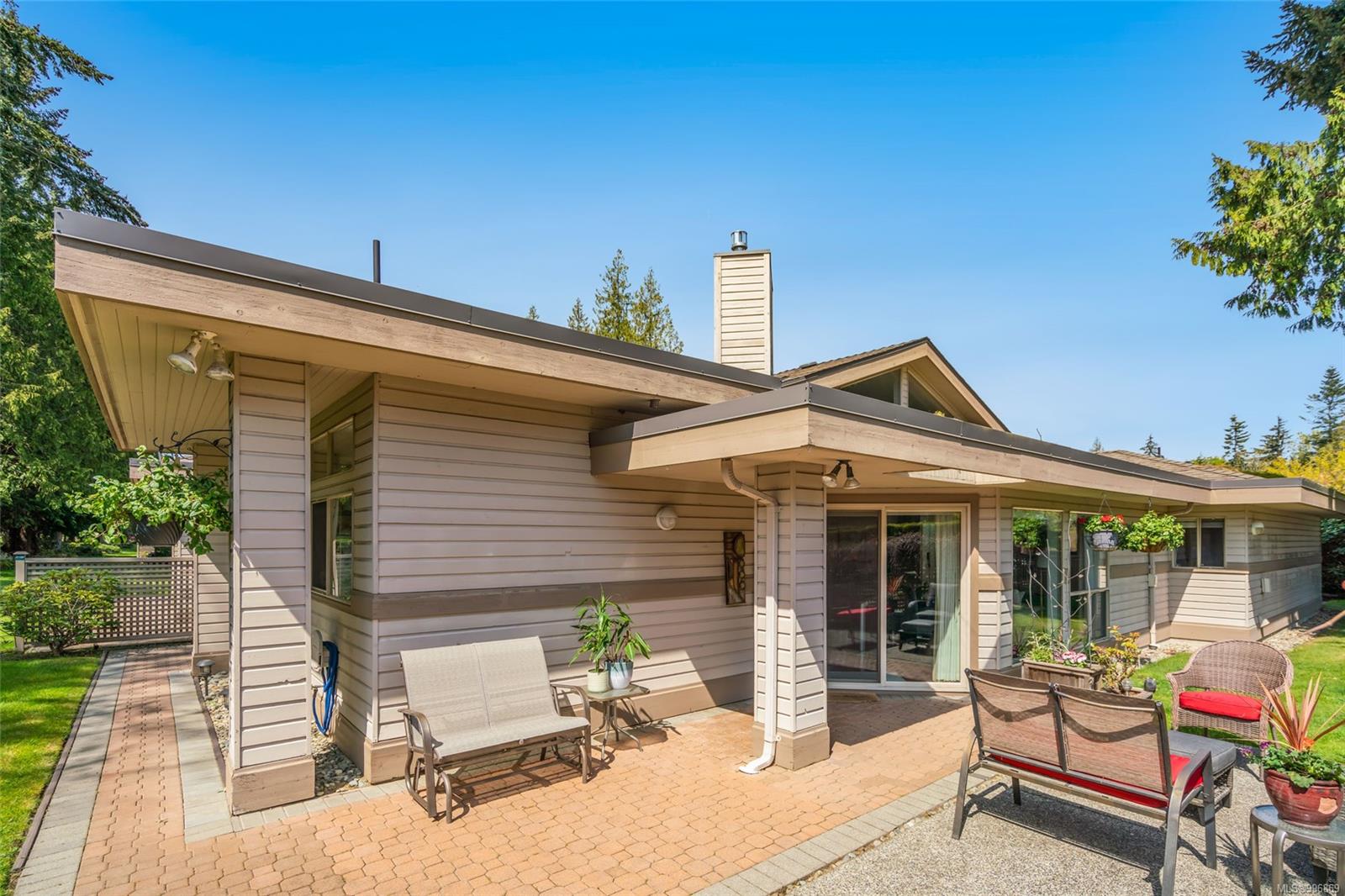 $736,000 - 1150 Lee Rd<br>British Columbia, V9P 2L2