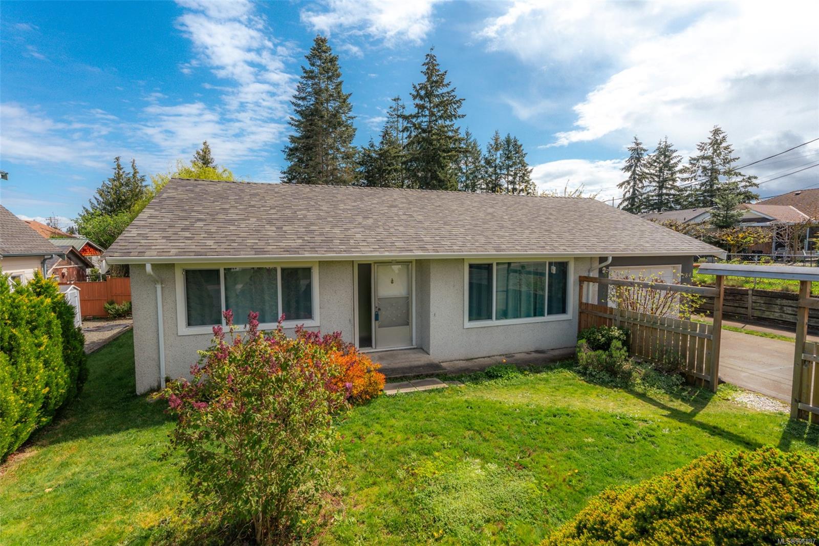 $600,000 - 284 Mills St<br>British Columbia, V9P 1V9
