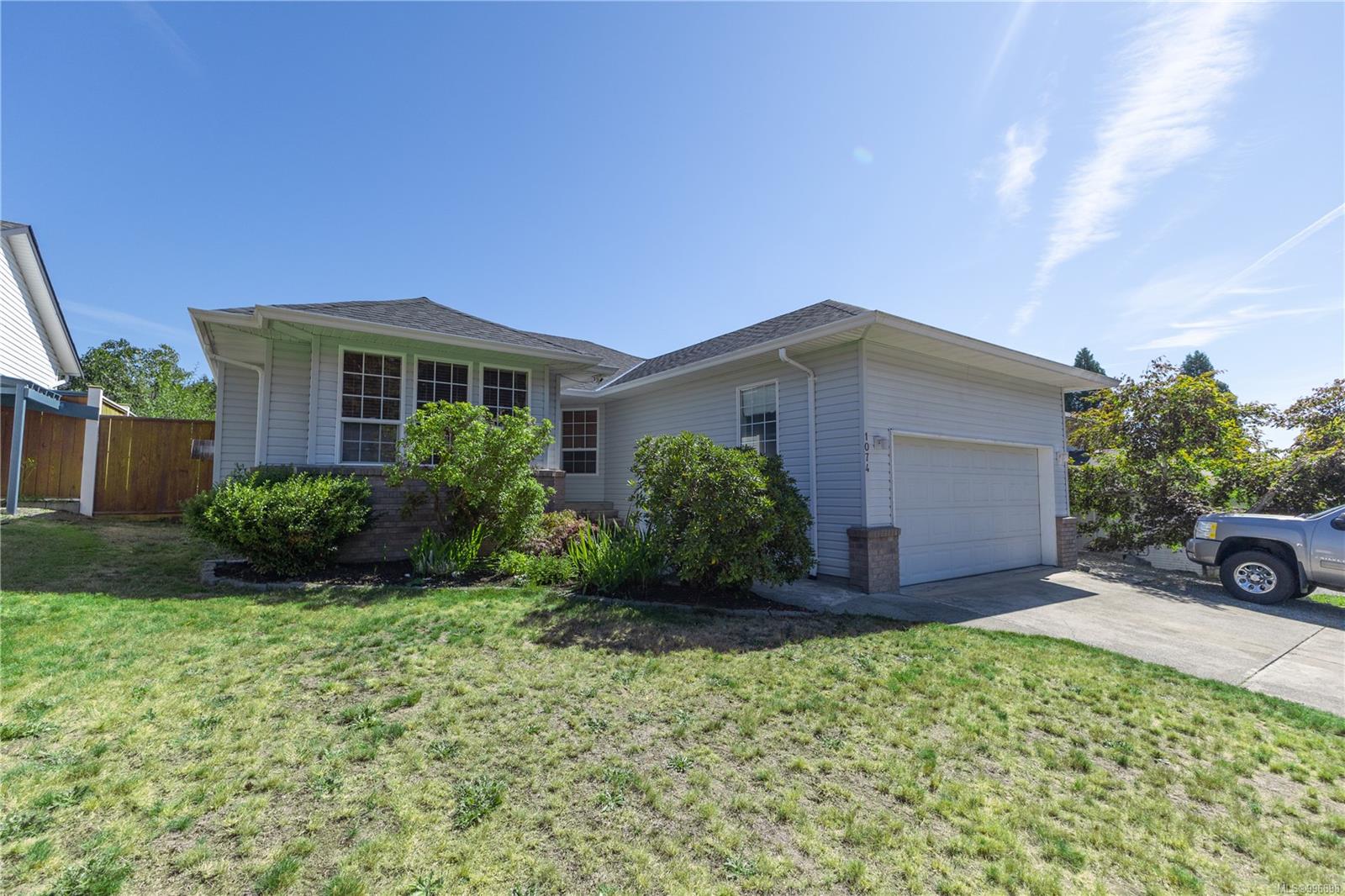$649,900 - 1074 Springbok Rd<br>British Columbia, V9W 7K7
