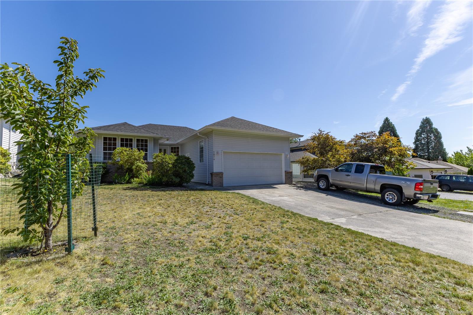 $649,900 - 1074 Springbok Rd<br>British Columbia, V9W 7K7