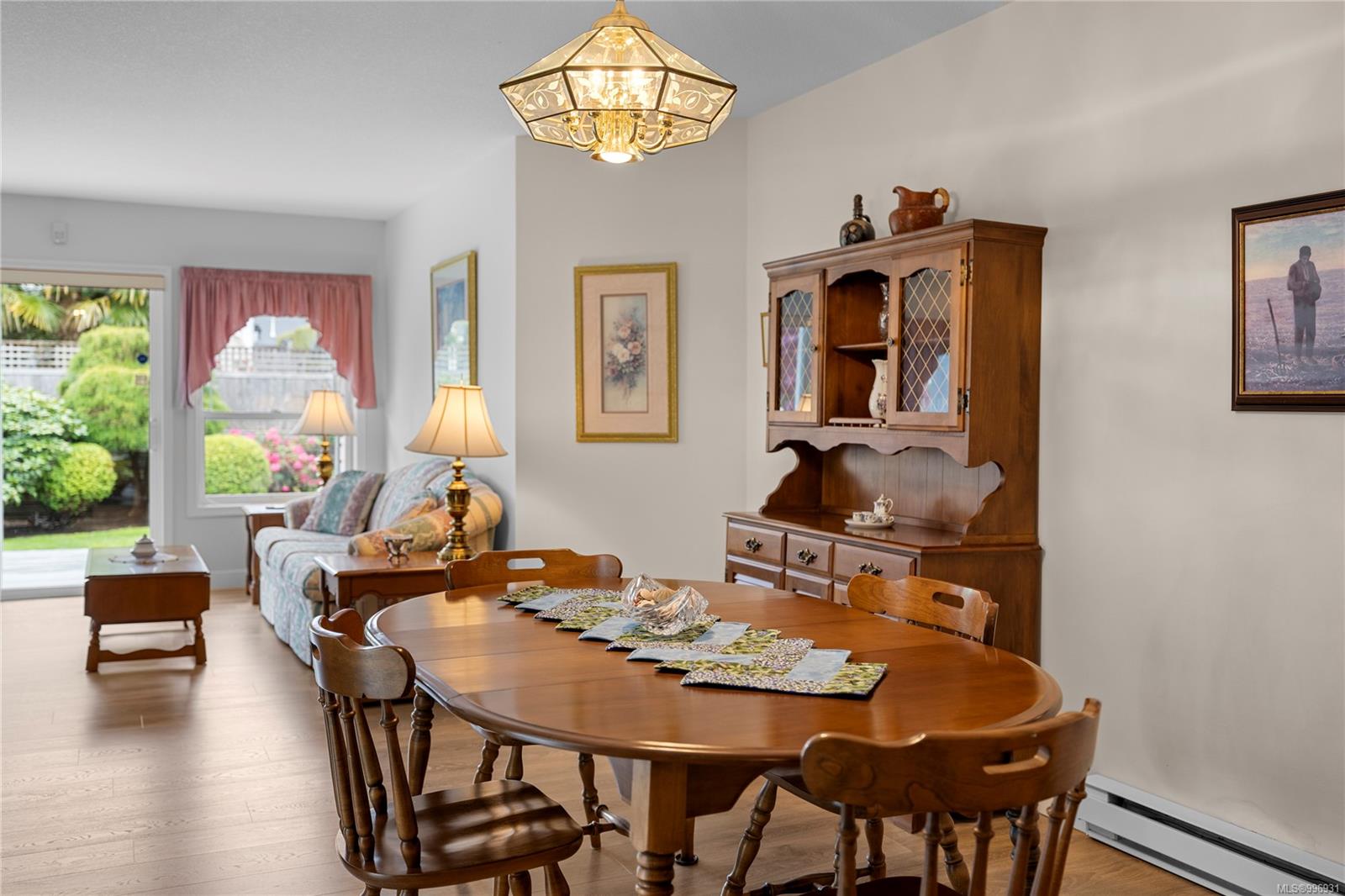 $760,000 - 1274 Oceanside Dr<br>British Columbia, V9K 1T8