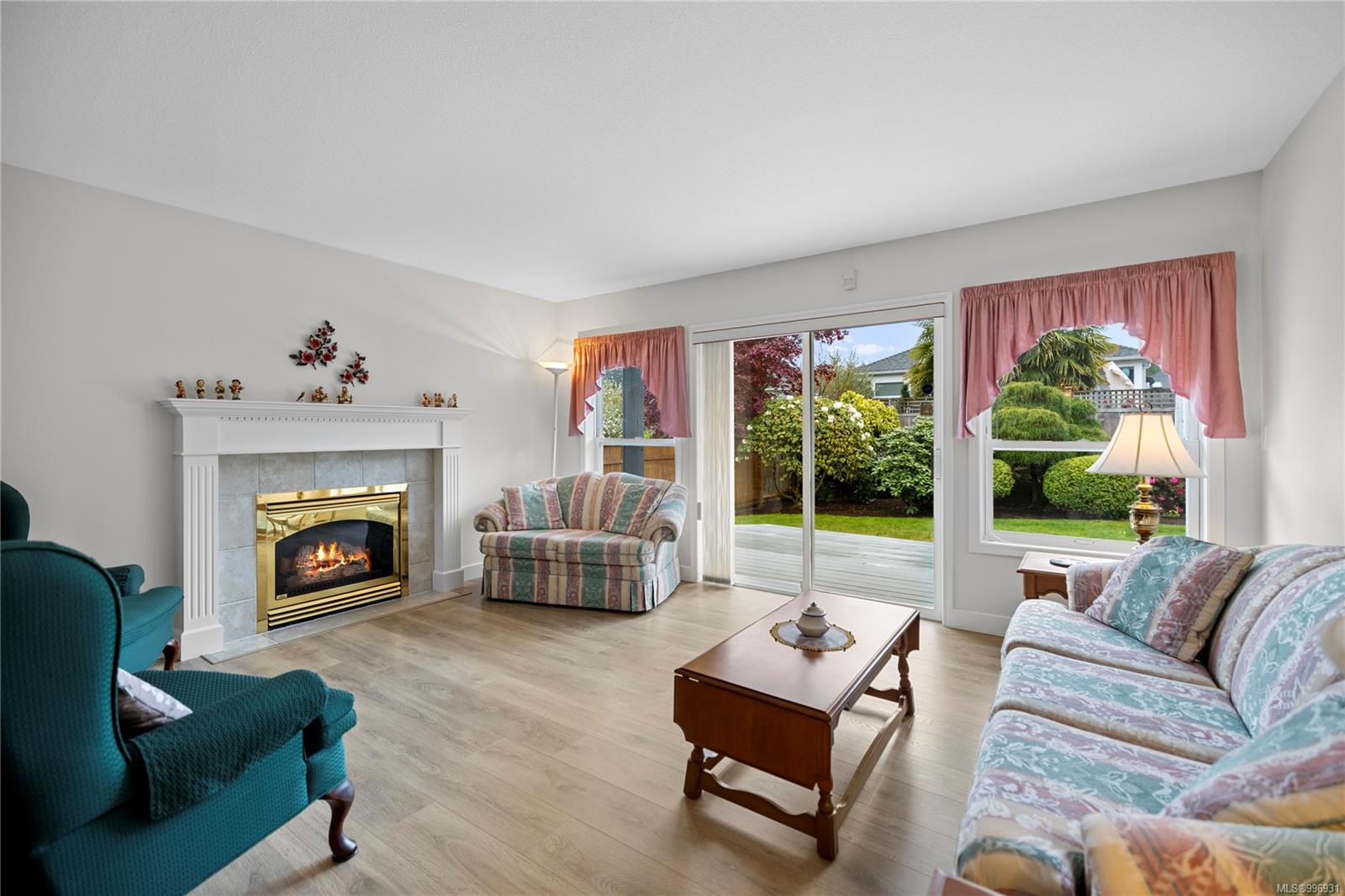 $760,000 - 1274 Oceanside Dr<br>British Columbia, V9K 1T8