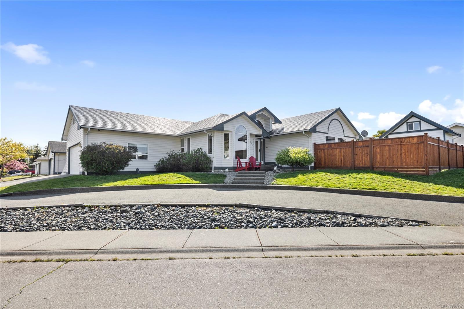 $835,000 - 381 Rheumer Cres<br>British Columbia, V9P 2T8