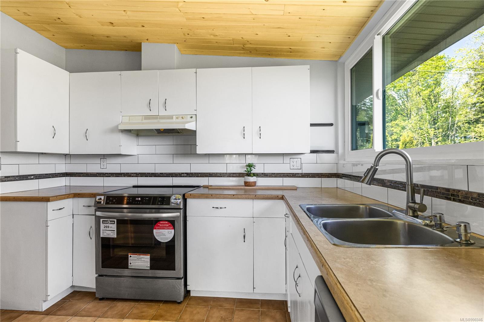 $584,999 - 1956 Alder St<br>British Columbia, V9H 0B5