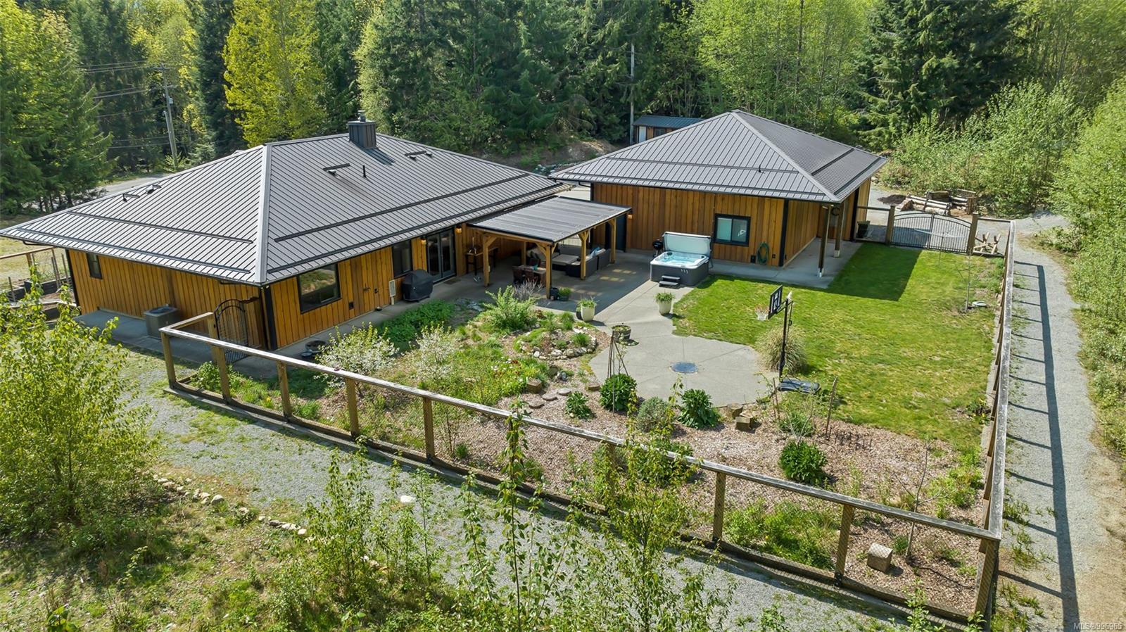$1,695,000 - 7695 Cowichan Lake Rd<br>British Columbia, V0R 2G0