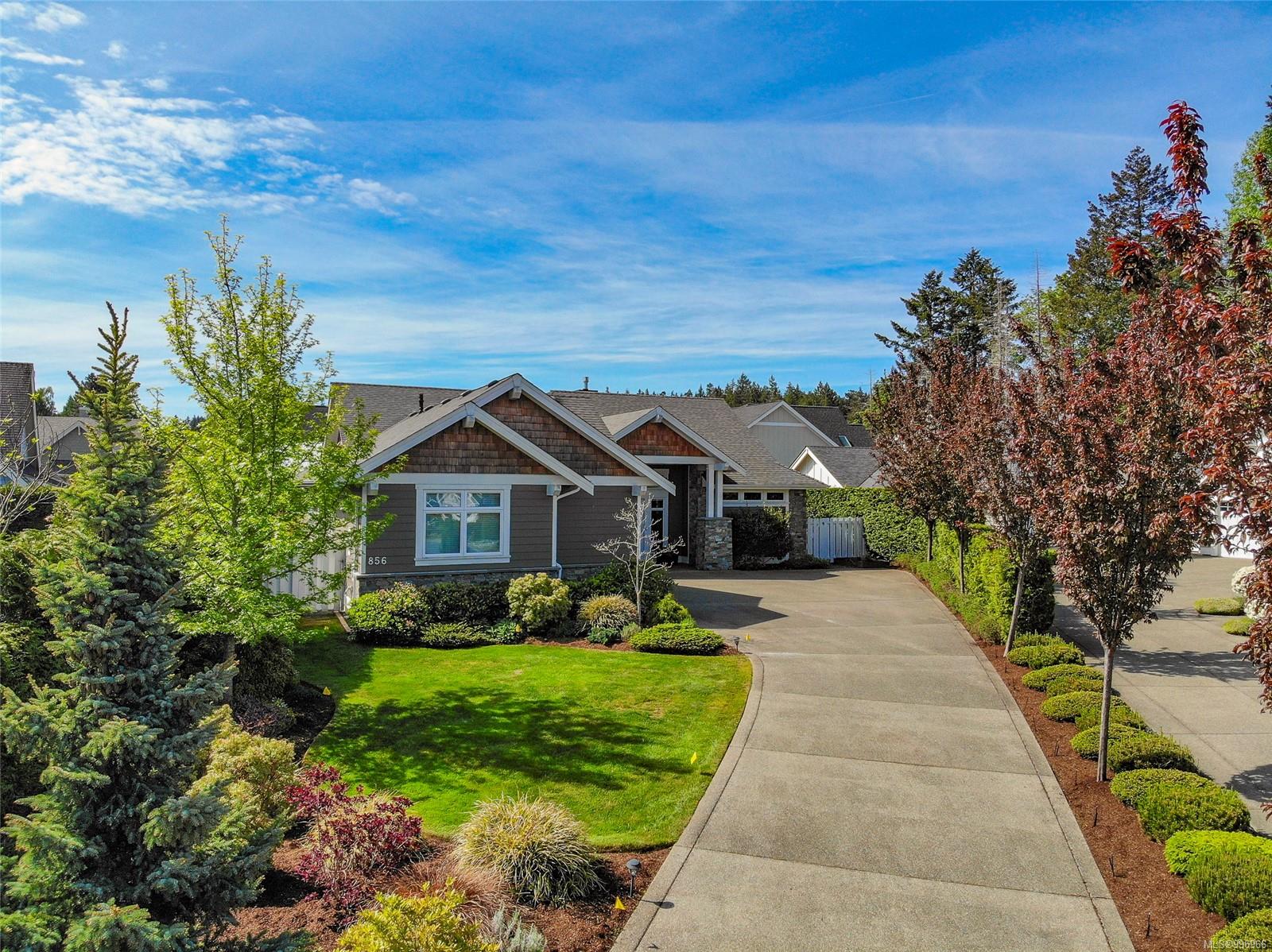 $1,560,000 - 856 Bluffs Dr<br>British Columbia, V9K 0A2