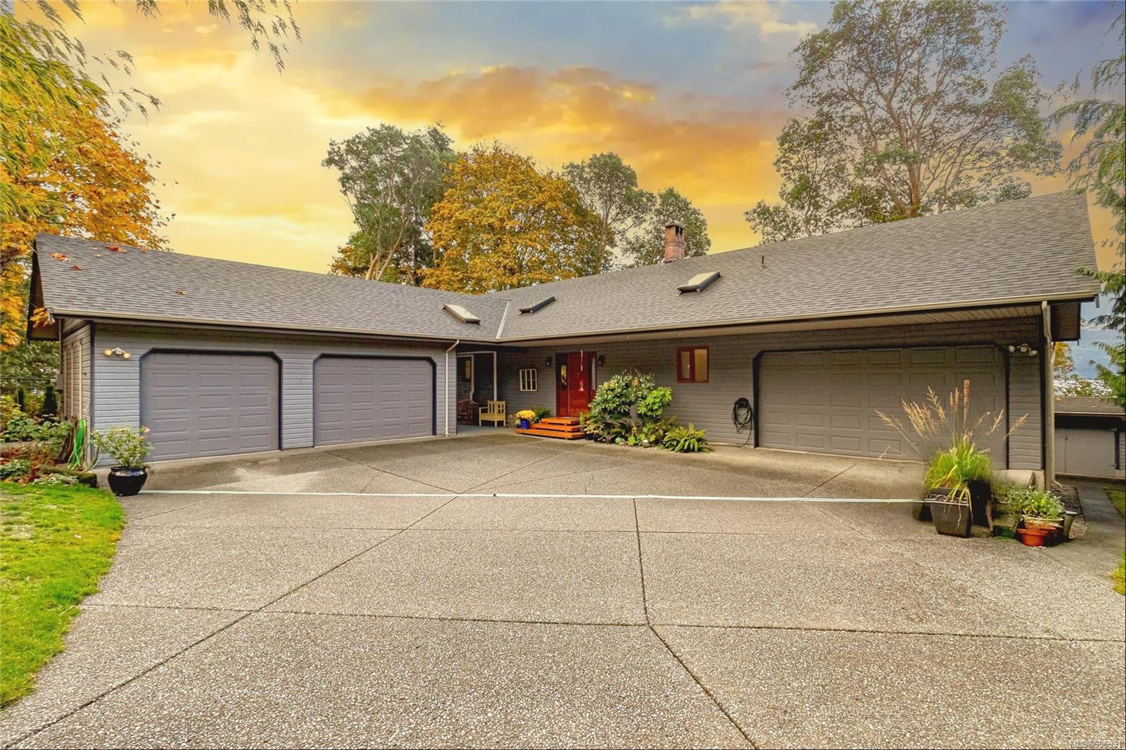 $1,220,000 - 10662 Alder Cres<br>British Columbia, V0R 3E0