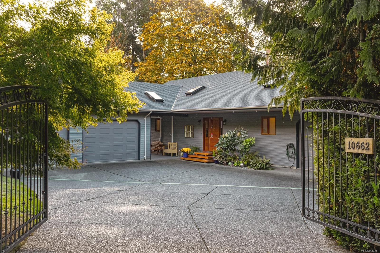$1,220,000 - 10662 Alder Cres<br>British Columbia, V0R 3E0