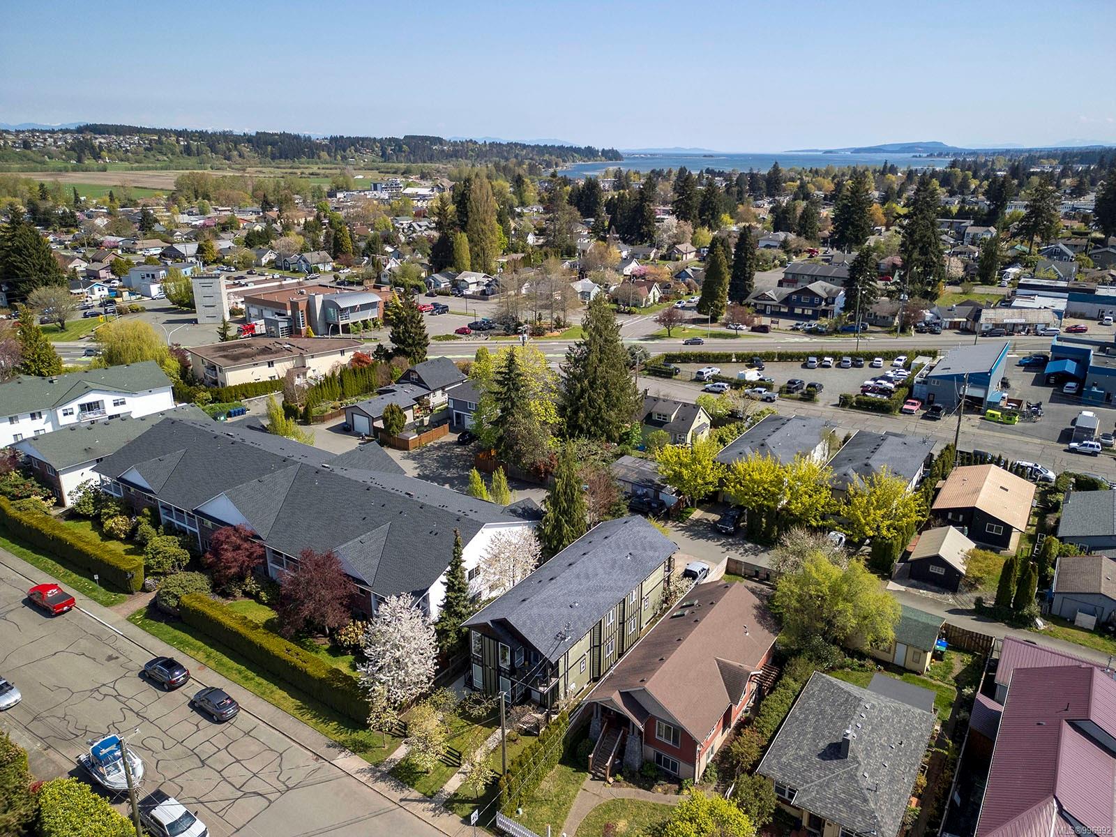 $1,425,000 - 768 8th St<br>British Columbia, V9N 1N7