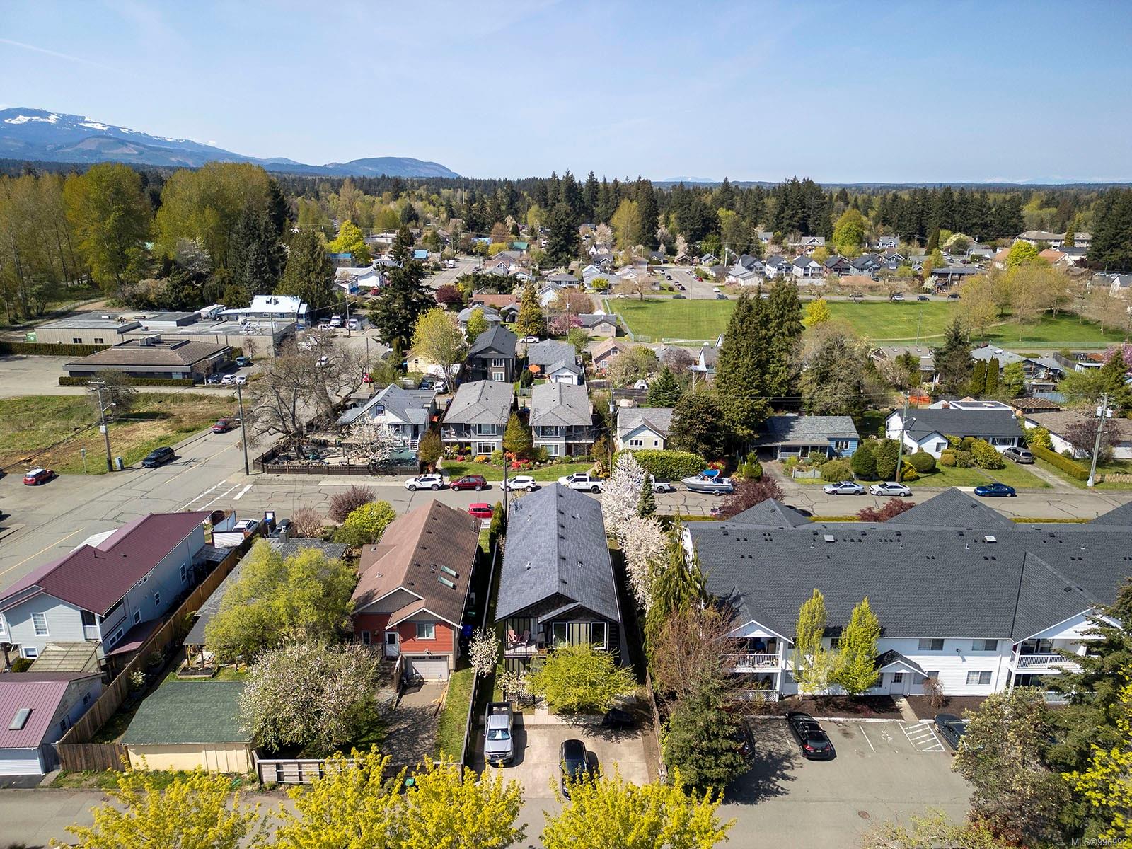 $1,425,000 - 768 8th St<br>British Columbia, V9N 1N7