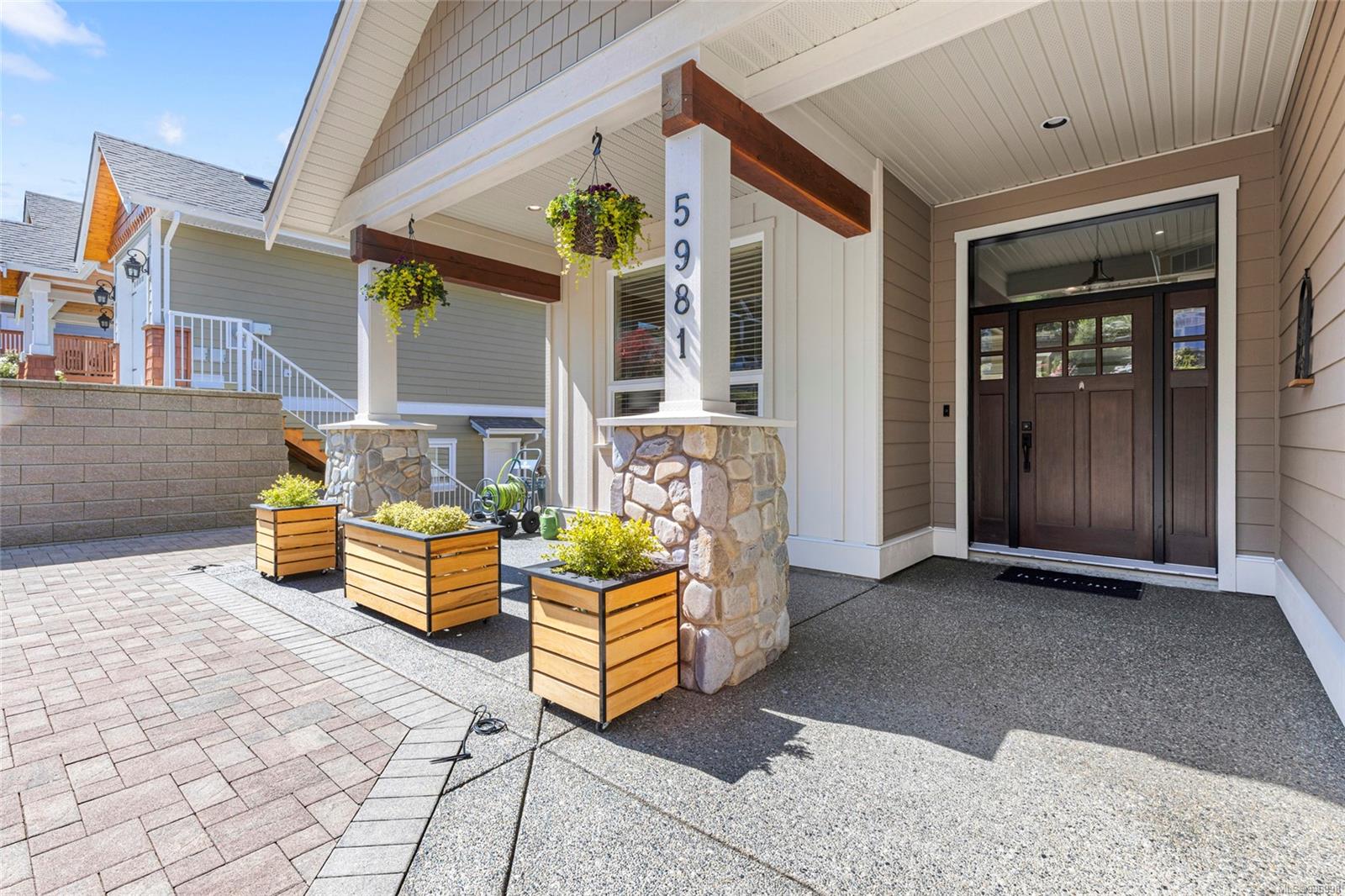 $1,539,000 - 5981 Salish Rd<br>British Columbia, V9L 0B3
