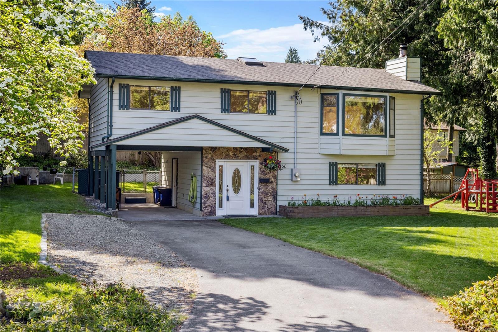 $775,000 - 166 Cadboro Pl<br>British Columbia, V9R 6J3