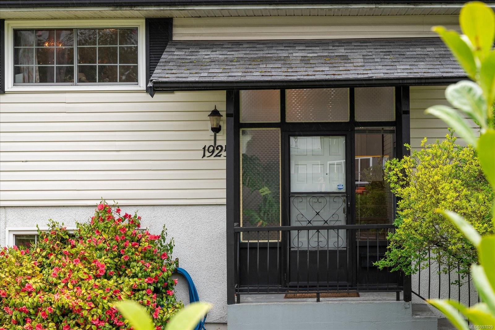 $750,000 - 1925 Meredith Rd<br>British Columbia, V9S 2M9