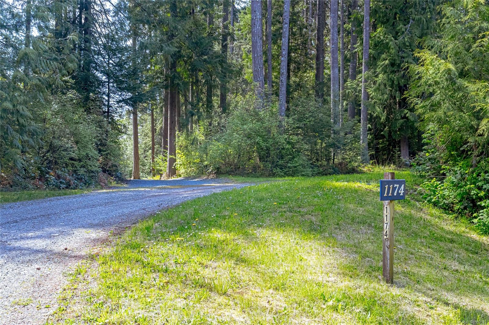 $674,000 - 1174 Braithwaite Dr<br>British Columbia, V0R 1L0