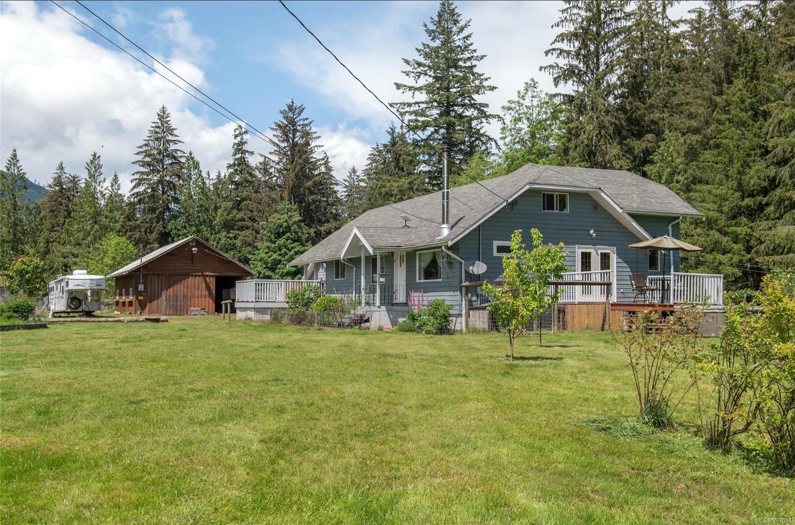 $880,000 - 870 Sayward Rd<br>British Columbia, V0P 1R0