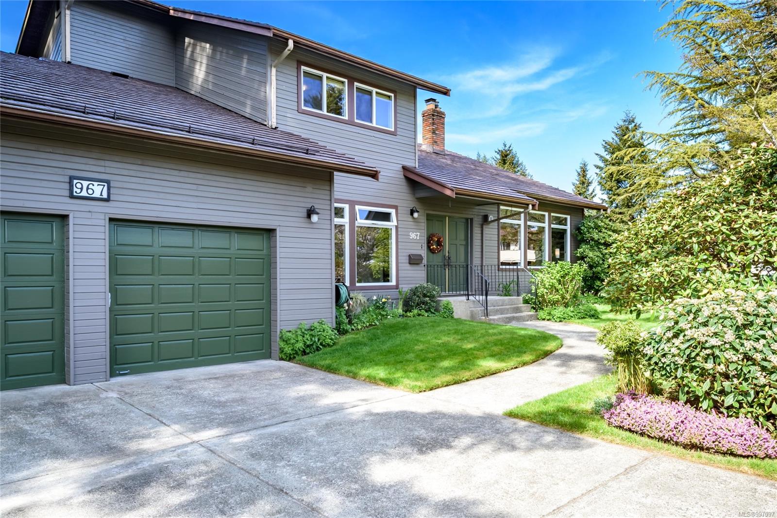 $989,000 - 967 Mantle Dr<br>British Columbia, V9N 7H3