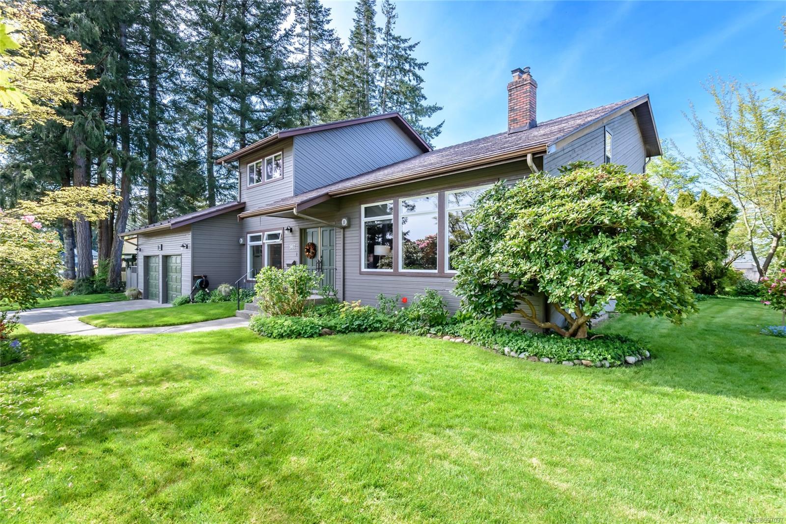$989,000 - 967 Mantle Dr<br>British Columbia, V9N 7H3