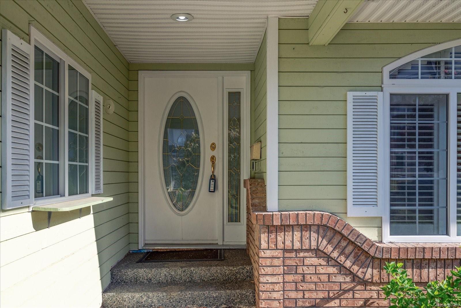 $985,000 - 6048 Shanda Pl<br>British Columbia, V9T 6C3