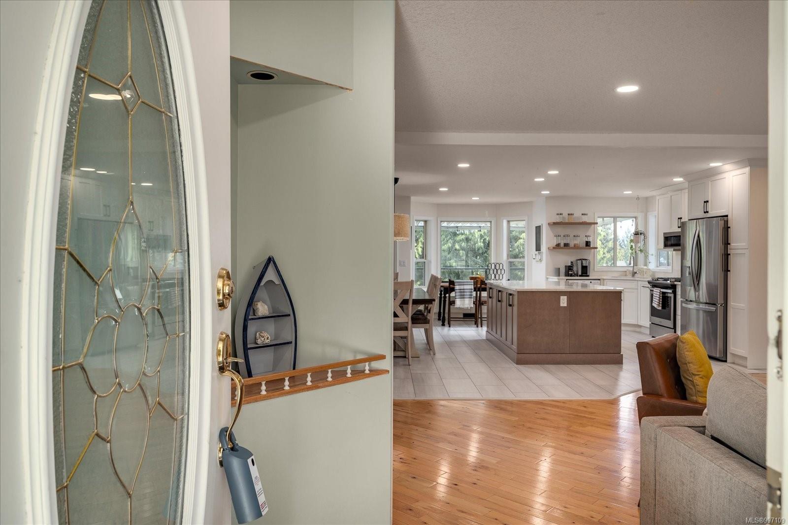 $985,000 - 6048 Shanda Pl<br>British Columbia, V9T 6C3